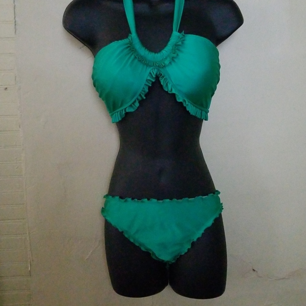 Green Ruffle edge scrunch butt bikini